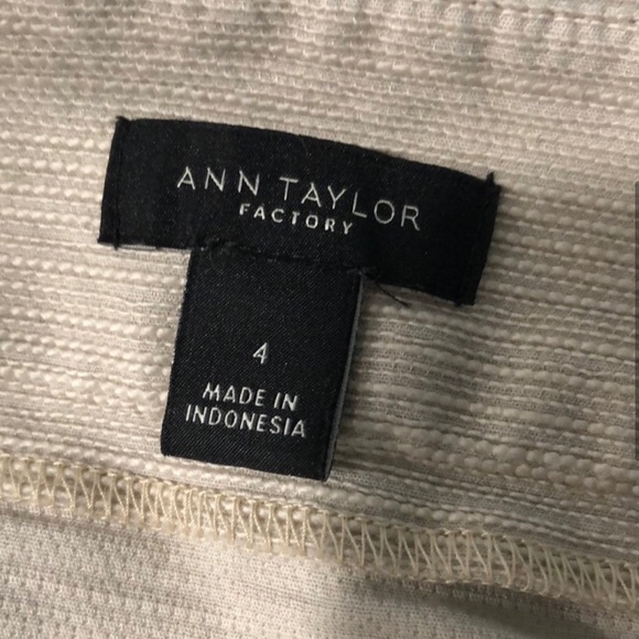 Ann Taylor beige pencil skirt, size 4 - Picture 4 of 5